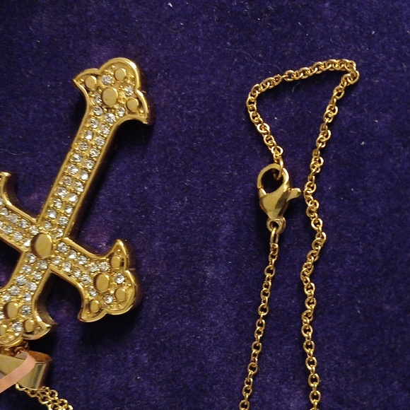 2359392-10 UNISEX YG Stainless Steel Austrian Crystals Cross - Picture 3 of 4